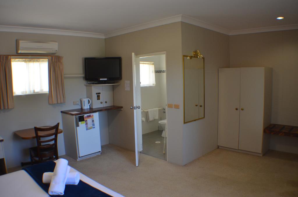 Deer Park Motor Inn Armidale Bagian luar foto