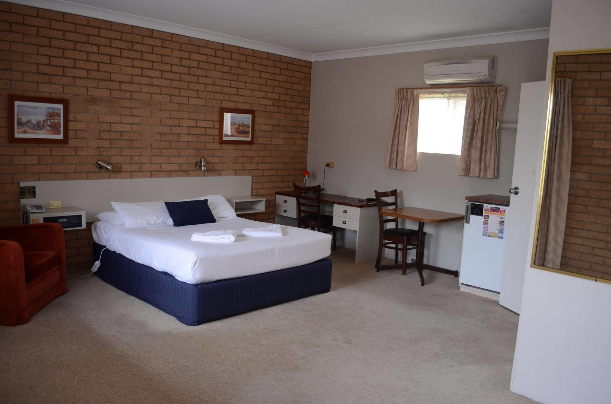 Deer Park Motor Inn Armidale Bagian luar foto