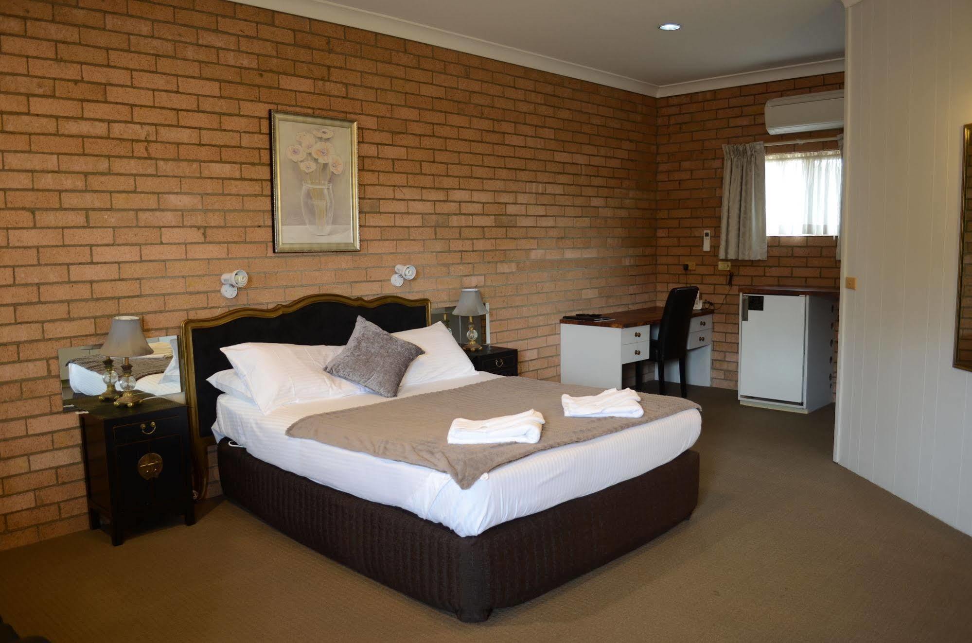 Deer Park Motor Inn Armidale Bagian luar foto